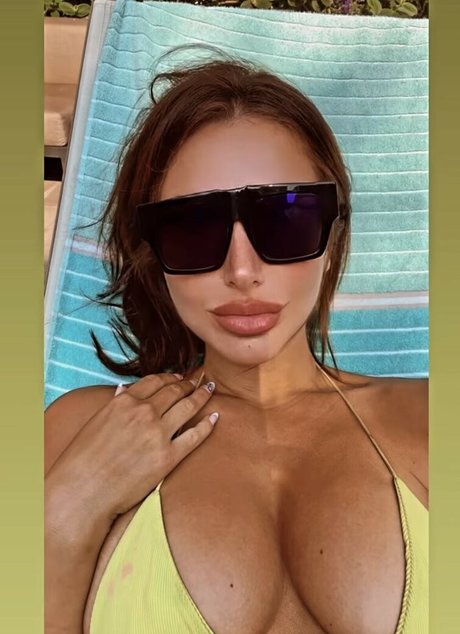 Katherine Eftekhari hot star photo