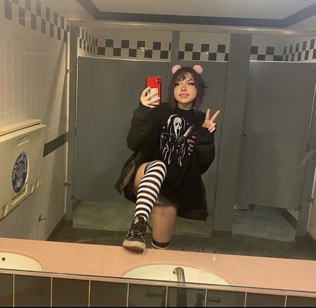 Snottea top pornstar image