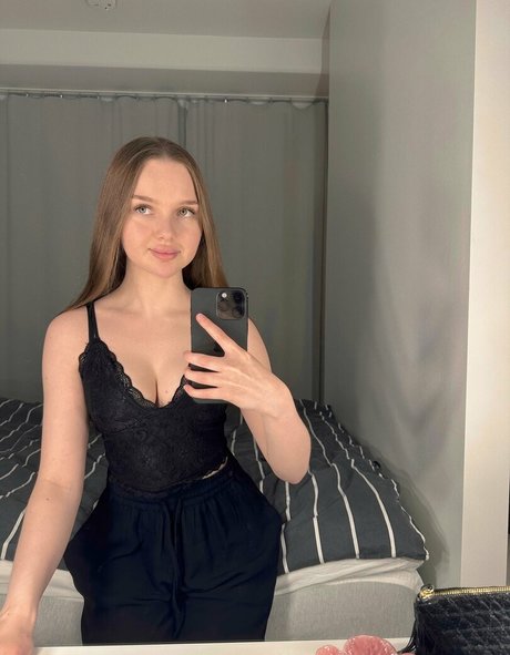 juliagrander pretty model pics