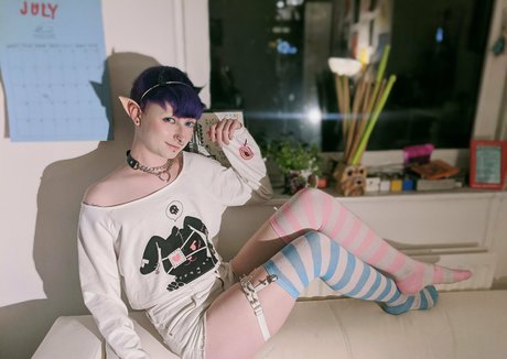 enbyjupiterfree exclusive model image