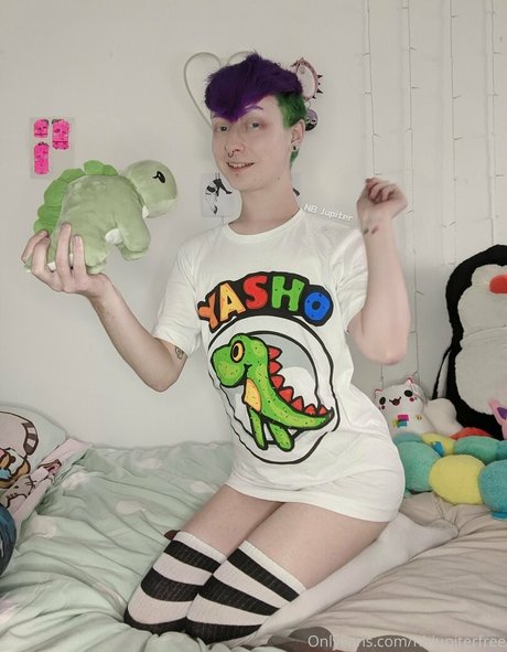 enbyjupiterfree high quality model photo