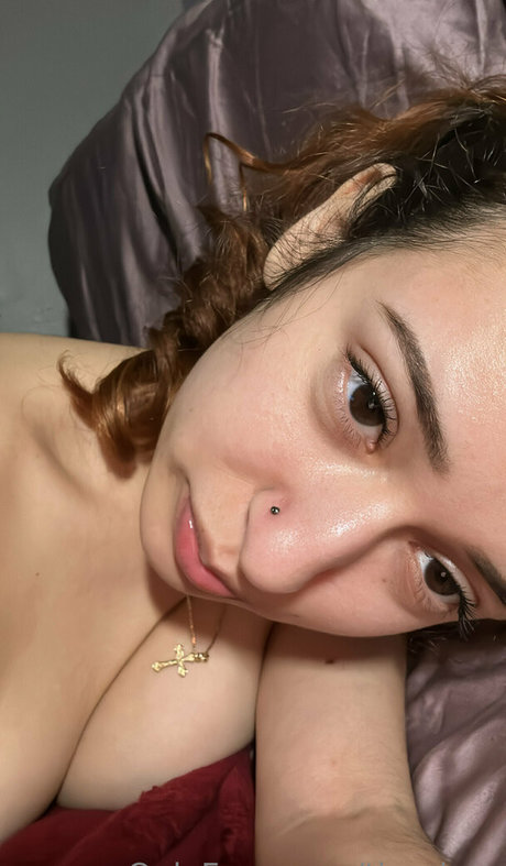 tinyrissy beautiful actress photo