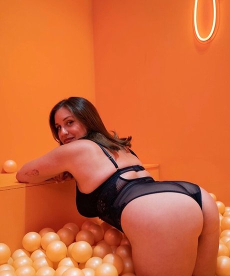 Busty Eve model nice gallery