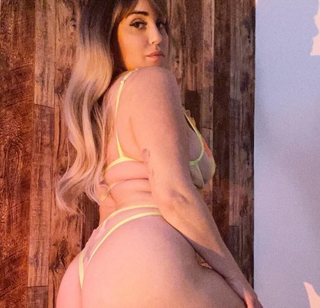 Busty Eve pornstar nudes images