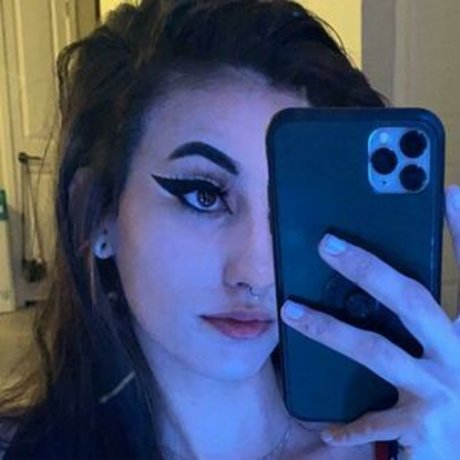 xrucial pornstar erotic gallery