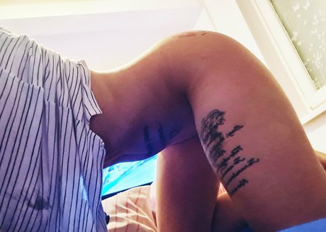 alittlebitpsycho98 pornstar nude pictures