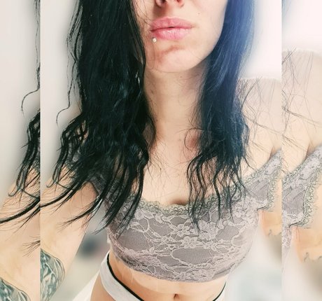 alittlebitpsycho98 sexy star picture