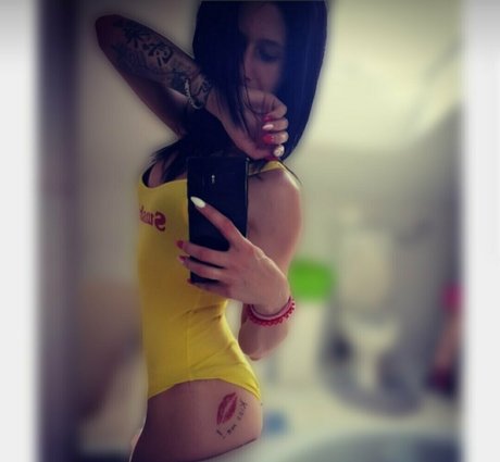 alittlebitpsycho98 xxx model images