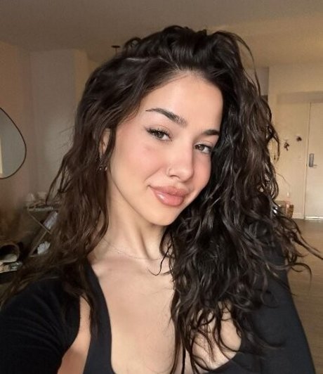 Trppyk model perfect pic