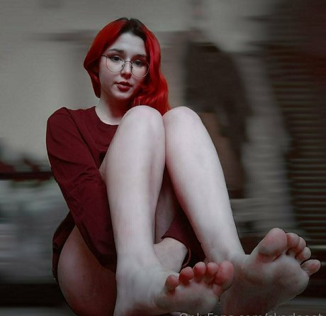 skarleeet pornographic model images