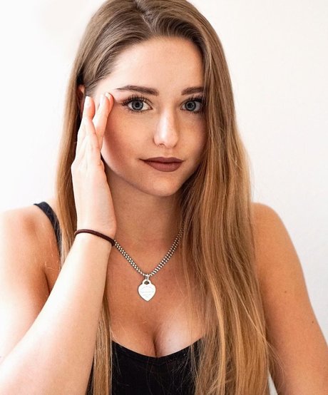 melaniehfl model nude galleries