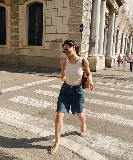 Anne Whisper top star archive