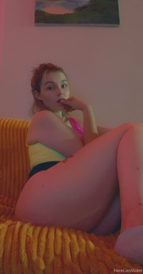 hereliesviolet adult model picture