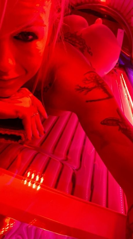 Sweetvenom1 naked star picture