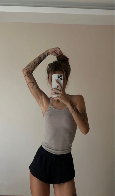 Pelinay Igit porn star photo