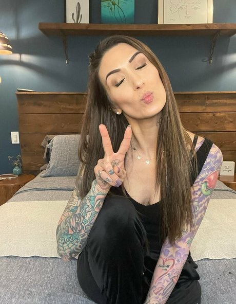 aliinwunderland pretty model pic