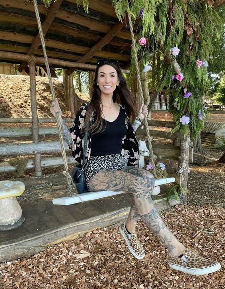 aliinwunderland sexy star pic