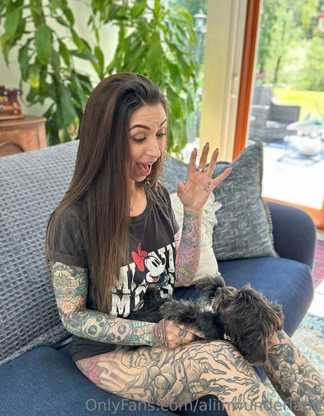 aliinwunderland Quick model image