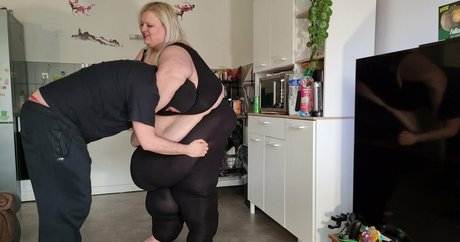 doughbellygirl free model photos