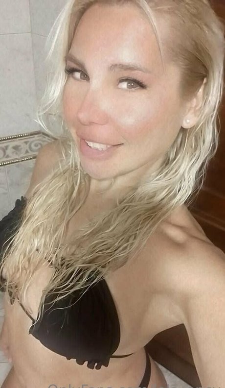 lola ency model pornographic photos