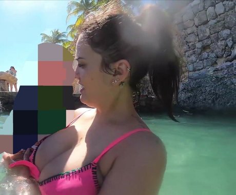 Sunaika Bruna sexy actress img