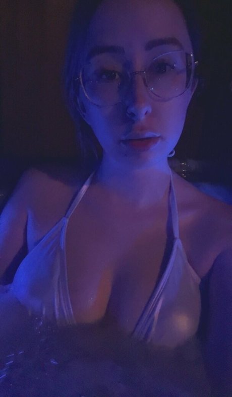 Cherdelaware model naked image