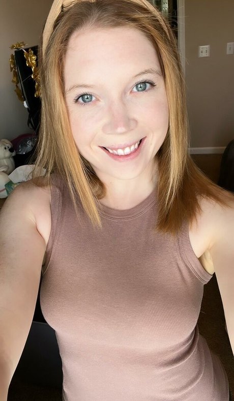 Peachy Noel star beautiful photo