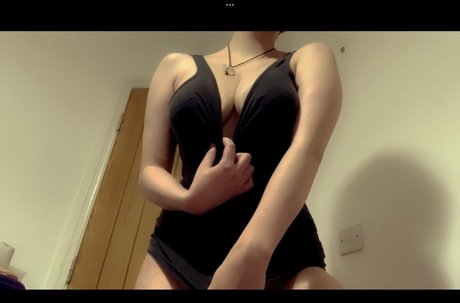 huge shemale onlyfans pornographic photo