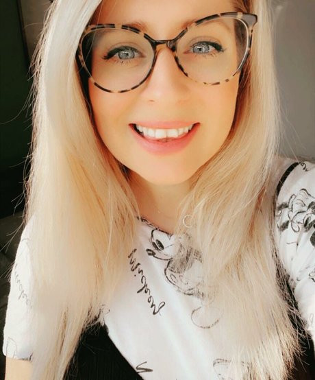 social media influencer onlyfans hot sexy images