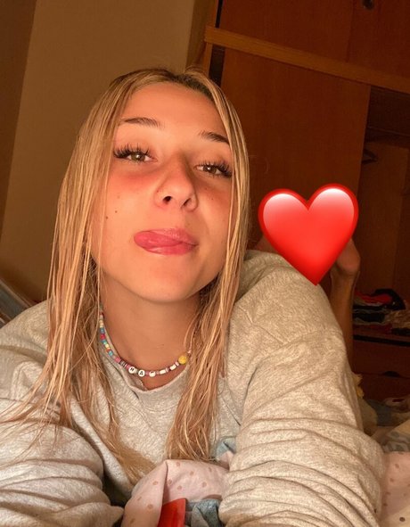 Yami Sanchez top star photo