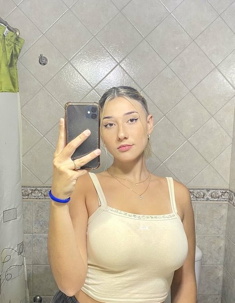 Yami Sanchez beautiful actress photo