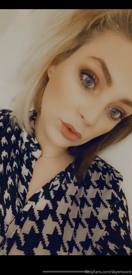 skyemoore star sexy photos