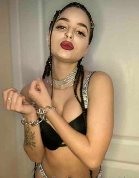 teenybabydolll pornstar nude image