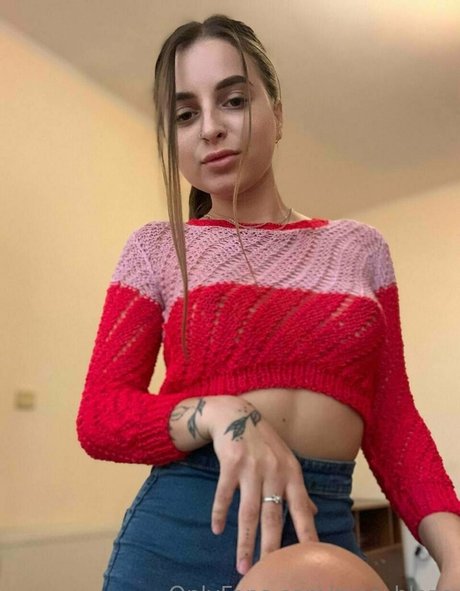 teenybabydolll high quality pornstar pics