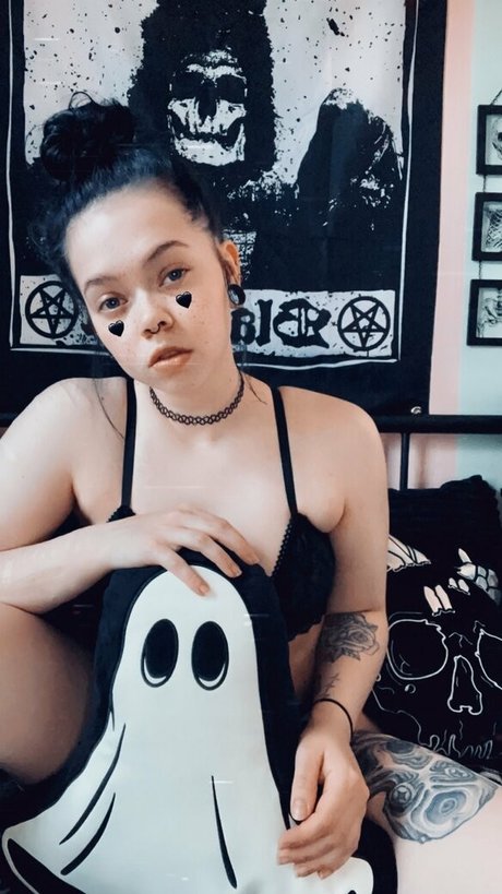 smokewitch13 naked pornstar pictures