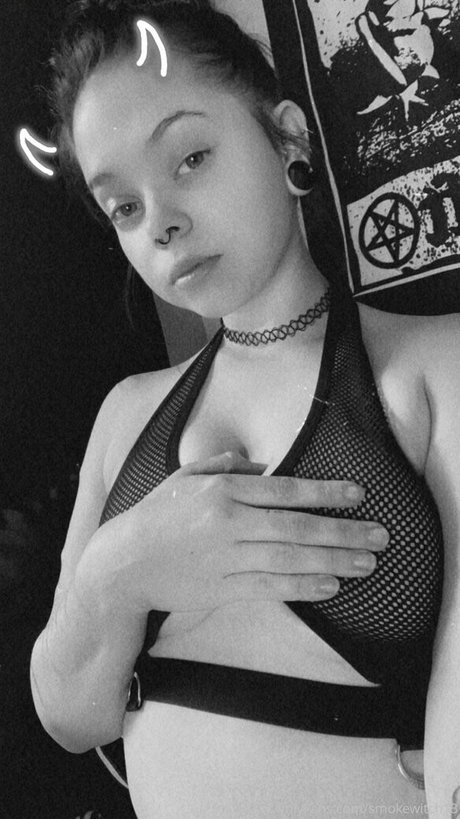 smokewitch13 hot model img
