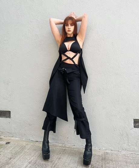 Tati Bruening xxx pornstar gallery