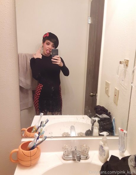 pink kunt star exclusive gallery