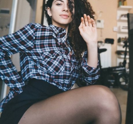 Martina Miticocchio star hot images