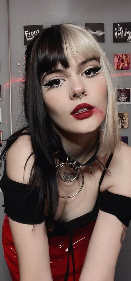 Lovecherrybella pornstar nude photo