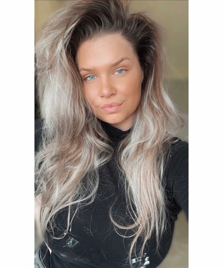 Joyce Straten sexy model pic