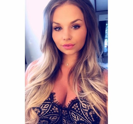 Joyce Straten pretty pornstar images