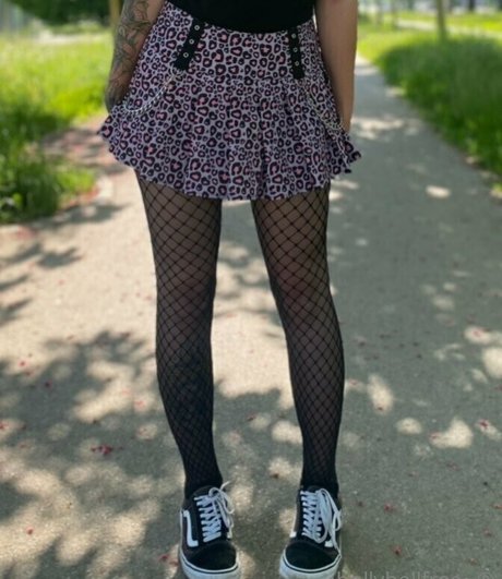 hollyhellfree model best image