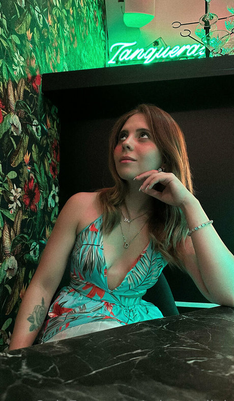 mianataliah hot actress galleries