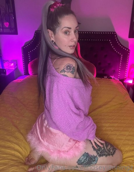lindseyjenningz pretty pornstar pic