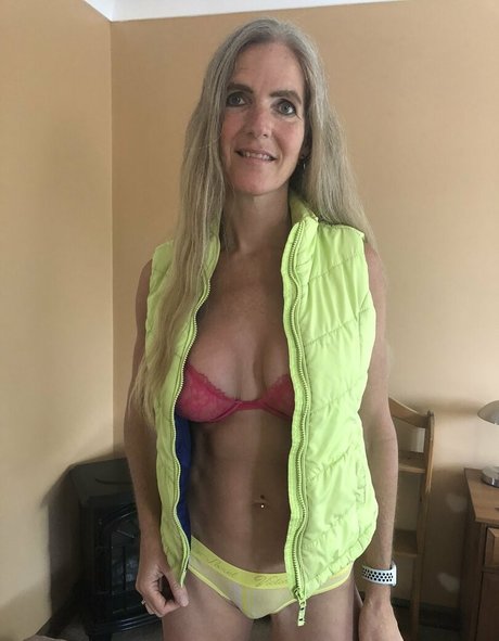 bustyandfit2 0free actress image