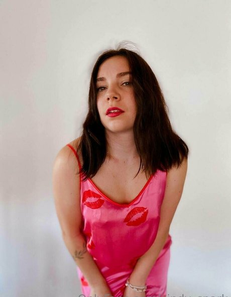 misato mylf hot model photo