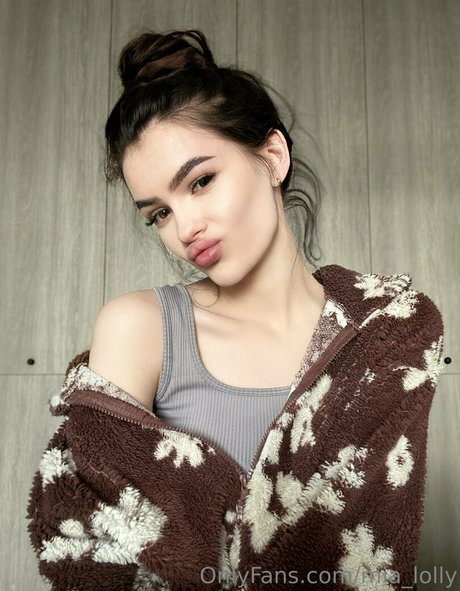 mia lolly free actress pictures