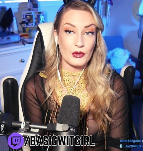 beautiful blonde onlyfans perfect pic