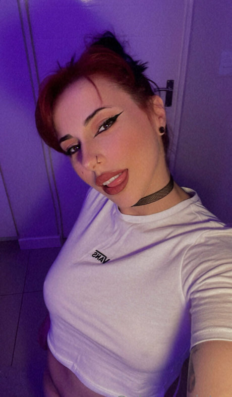 alyssa winter top model image